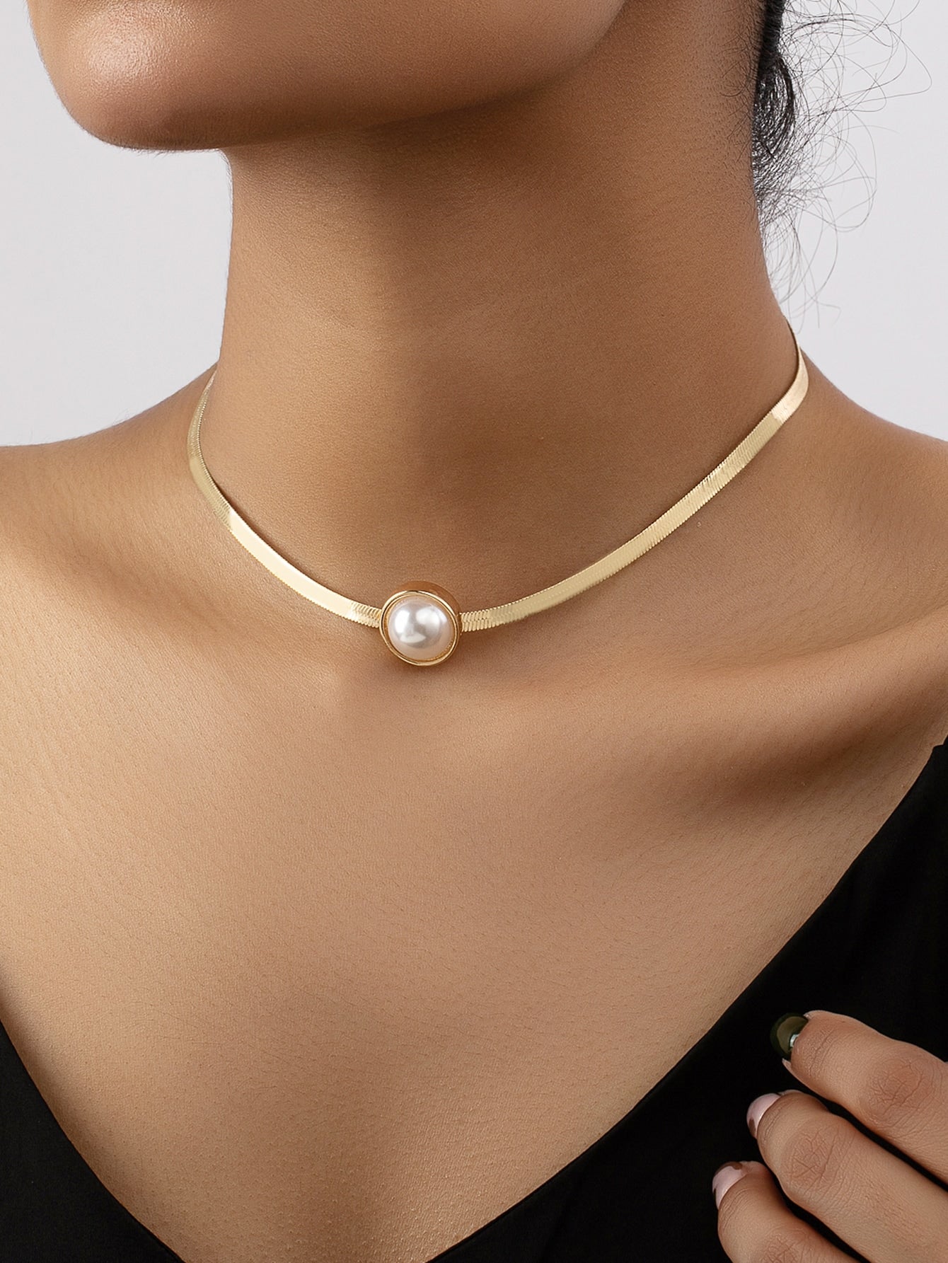 Faux Pearl Decor Choker - Seen Mai