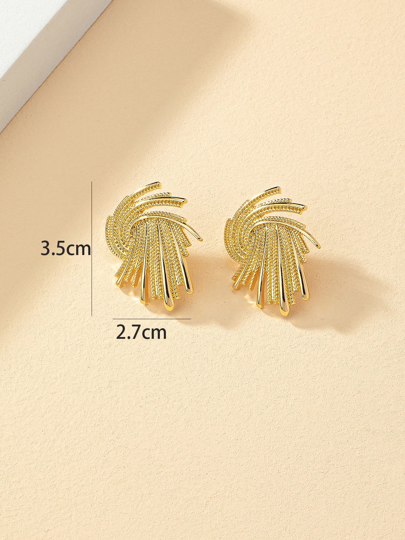 1pair Metallic Textured Women's Stud Earrings - Seen Mai