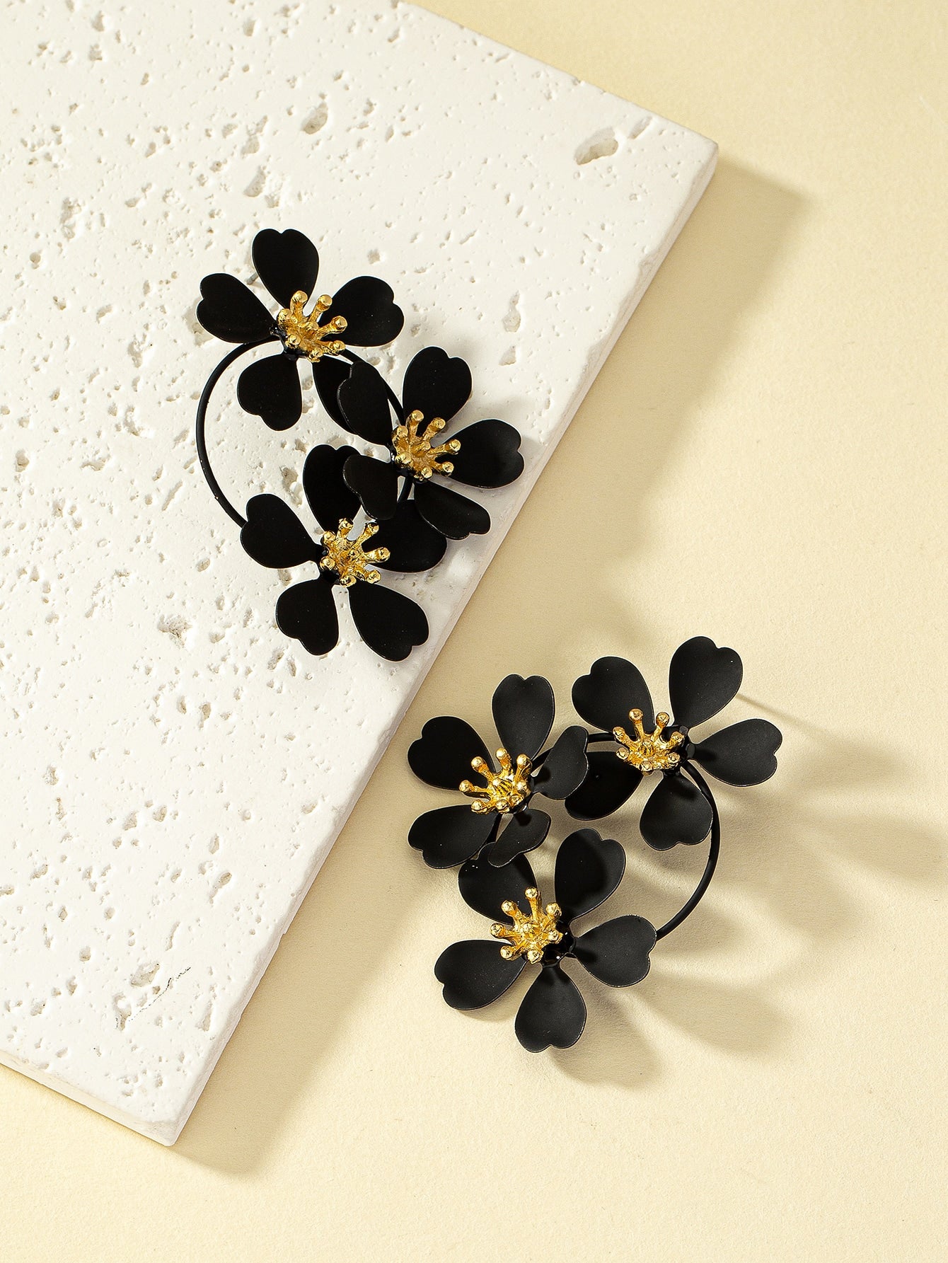 Flower Stud Earrings - Seen Mai