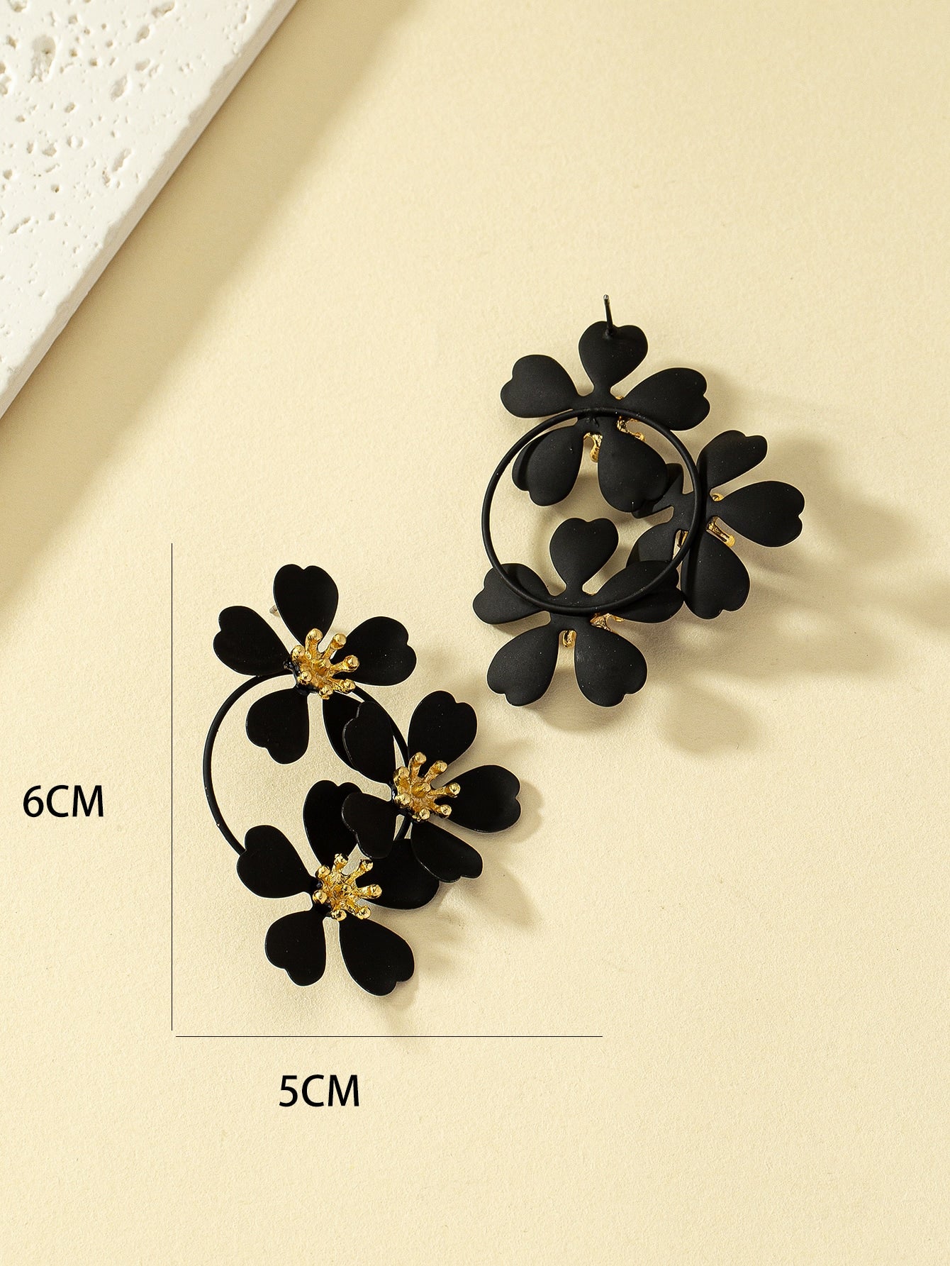 Flower Stud Earrings - Seen Mai