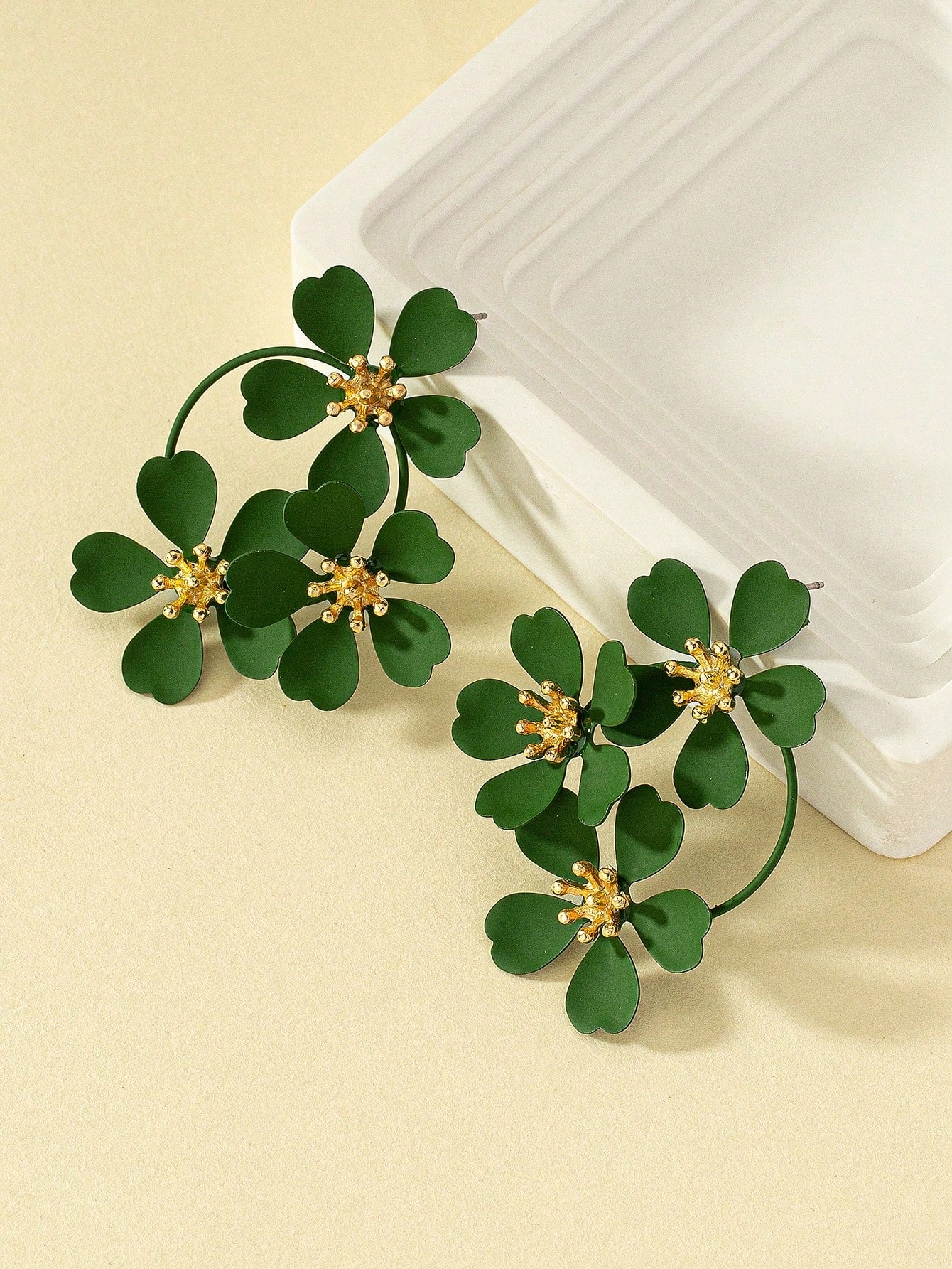 Flower Stud Earrings - Seen Mai