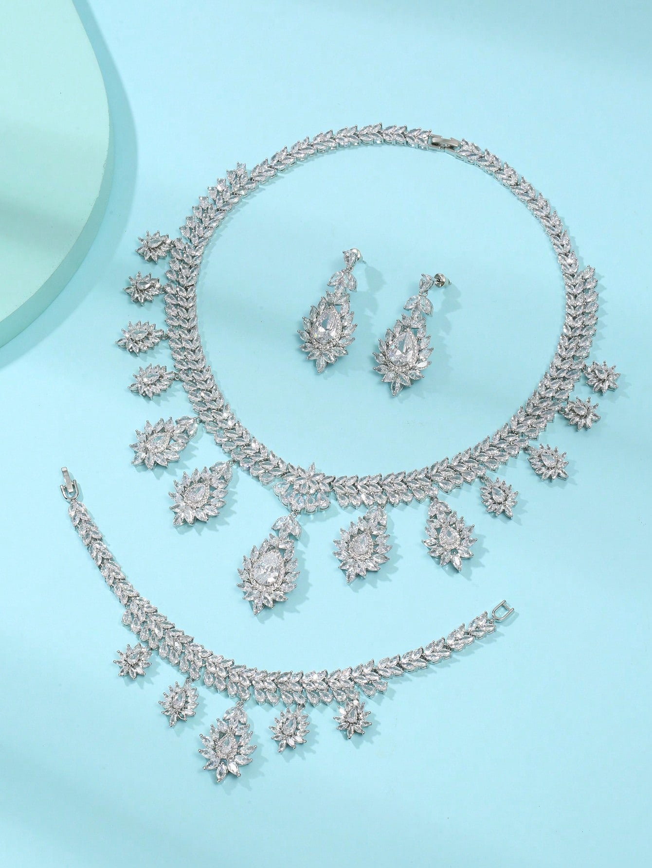 1 Set (4pcs) European & American Luxury Waterdrop Cubic Zirconia Necklace