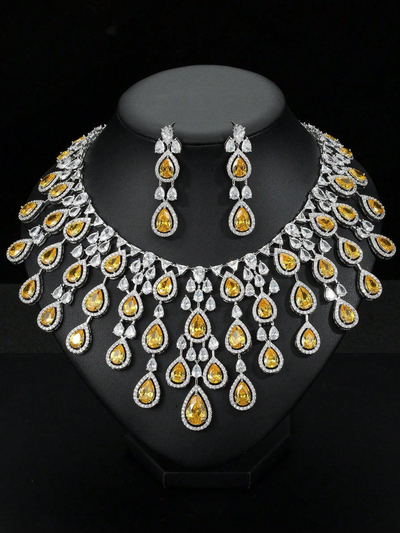 1set/3pieces European-American Luxurious Exaggerated Cubic Zirconia Necklace And Earrings Set With Teardrop-Shape Decoration For Wedding