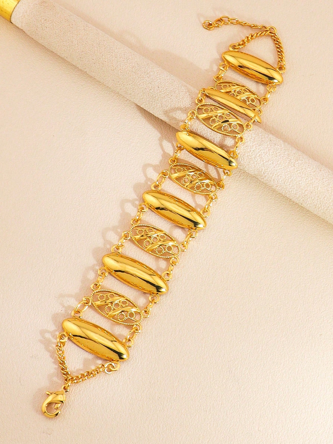 1pc Fashionable Gold Hollow Bracelet Copper Jewelry Suitable For Women Daily Festival Wear - Seen Mai