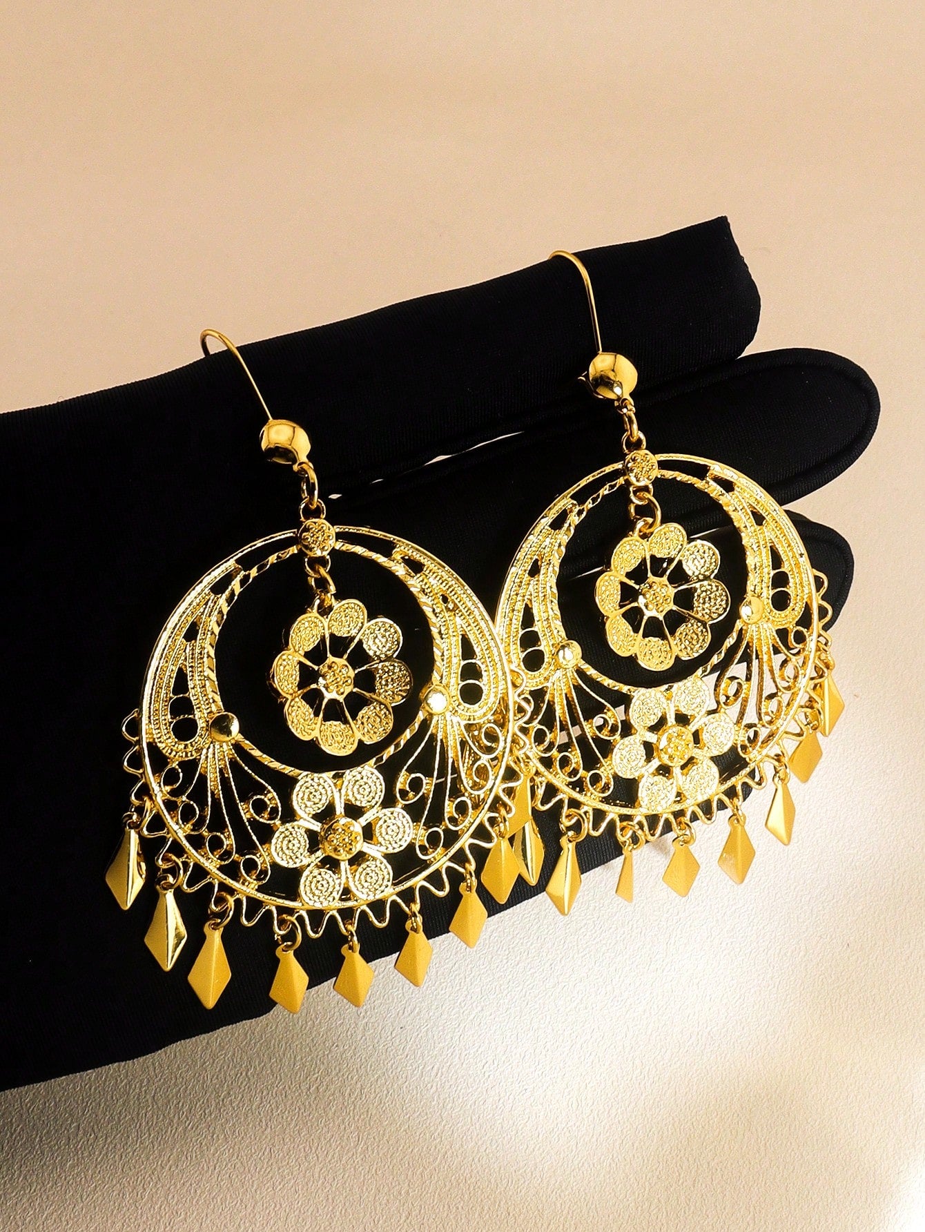 1pc Fashion Hoop Earrings Flower Style Leaves Tassel Earrings Gold Earrings For Women's Daily Dance - Seen Mai