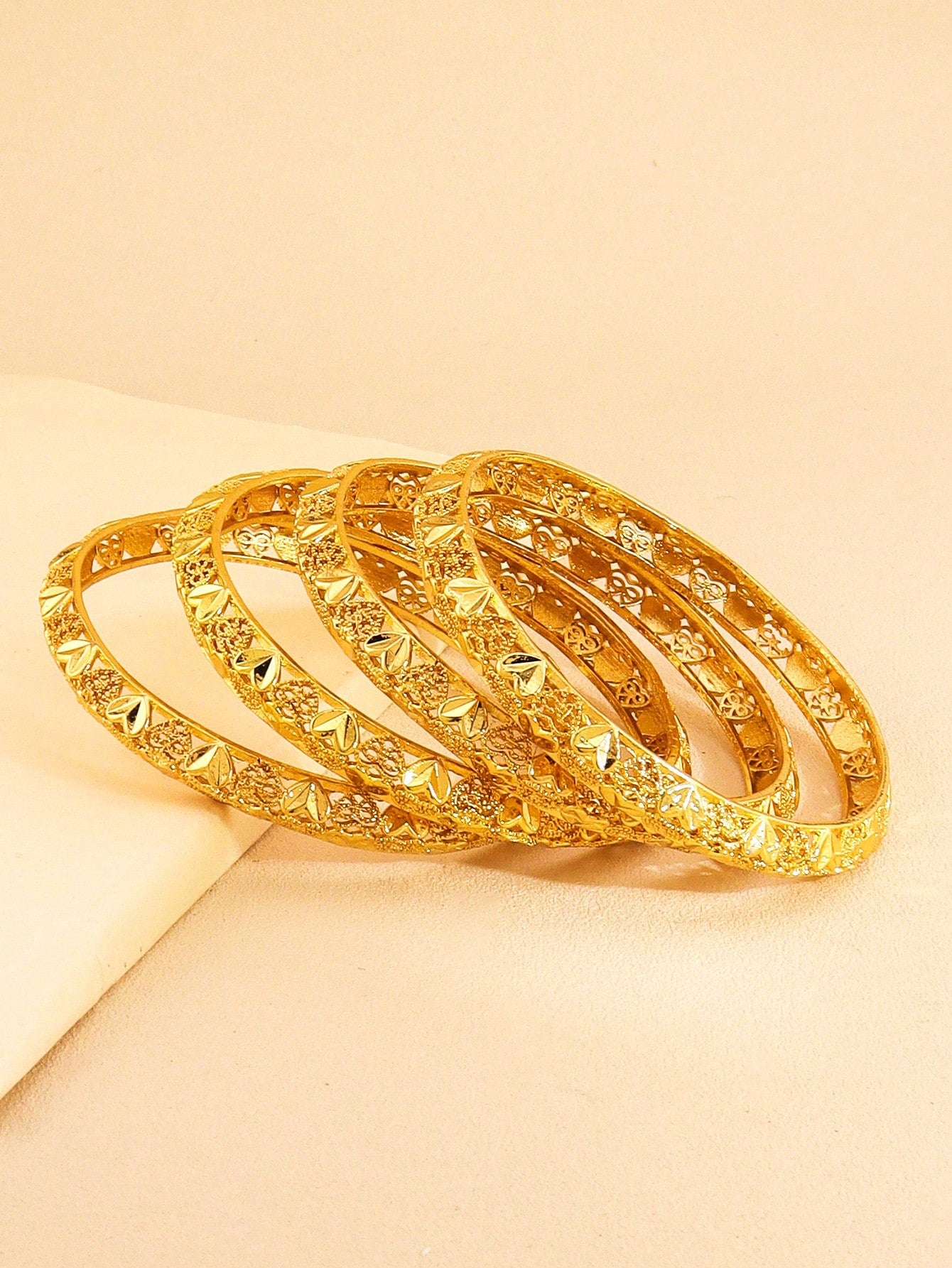 4pcs Gorgeous Gold Bracelet Fashion Leaf Heart Hollow Design Suitable For Women's Daily Party Wedding Wear