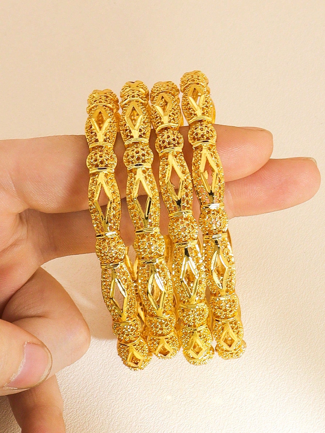 4pcs Gorgeous Gold Bangle Fashion Butterfiy Hollow Design Suitable For Women's Daily Party Wedding Wear - Seen Mai