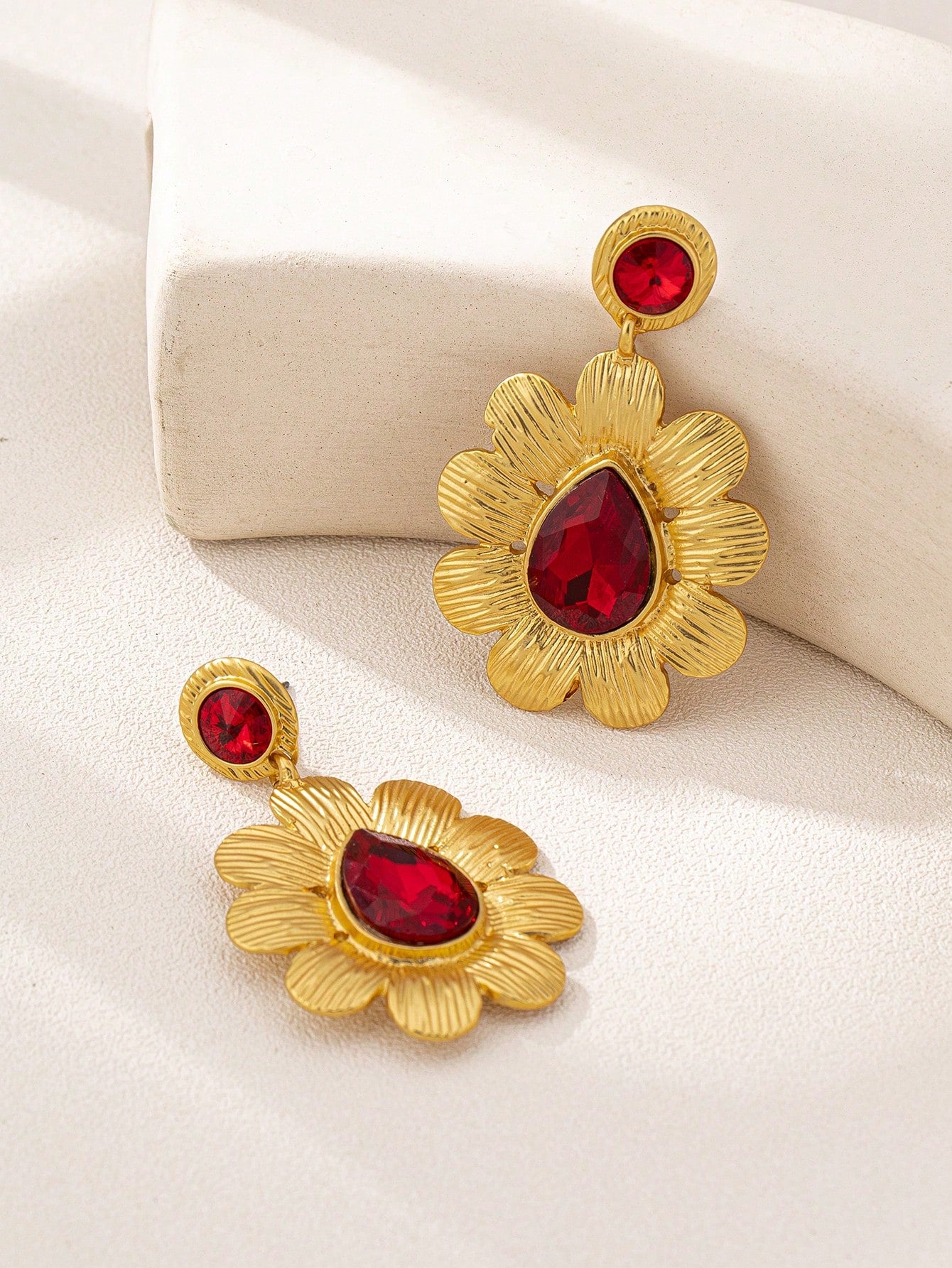 1pair Retro Medieval Palace Style Zinc Alloy Flower Shaped Dangle Earrings For Women - Seen Mai