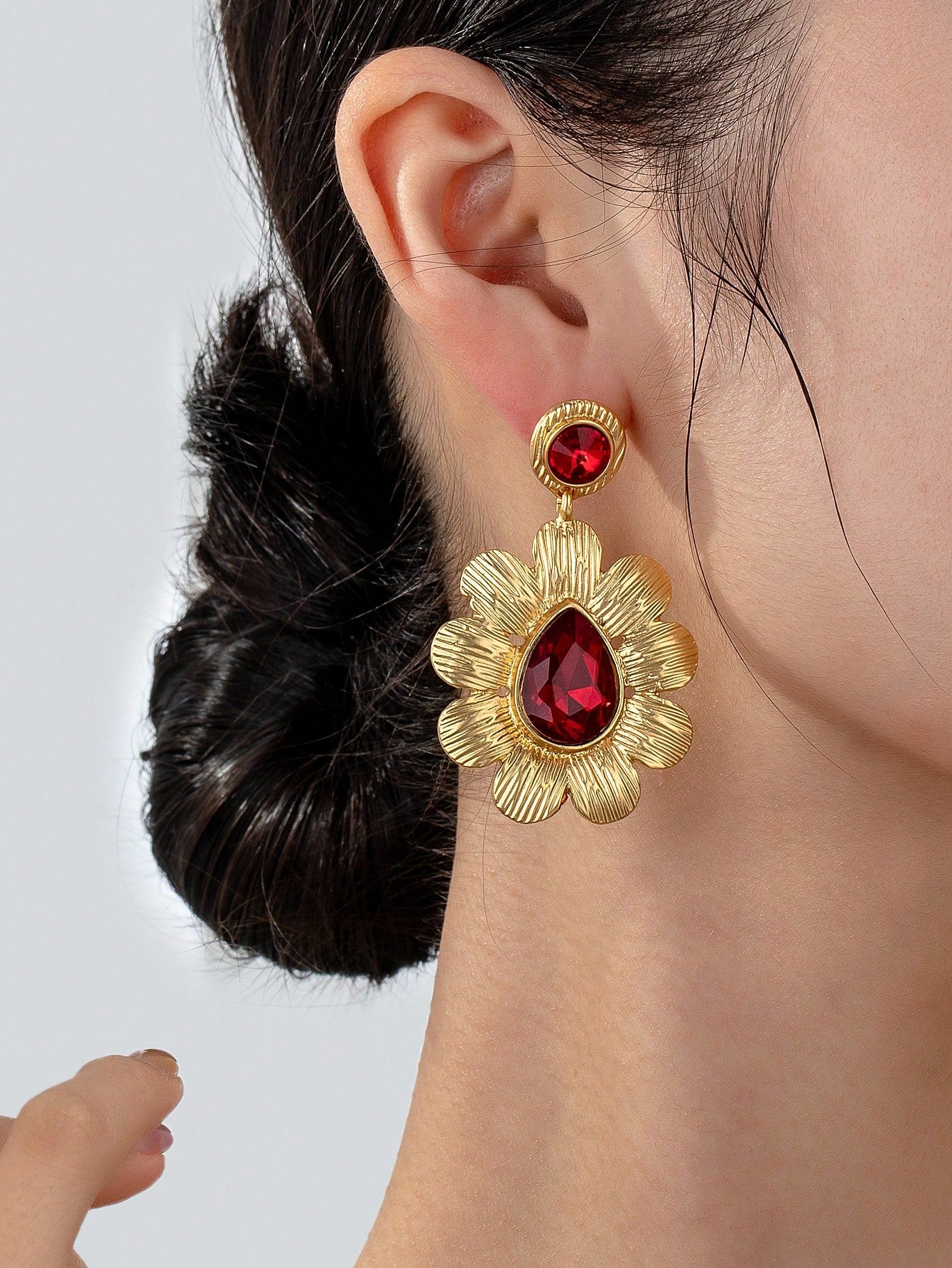 1pair Retro Medieval Palace Style Zinc Alloy Flower Shaped Dangle Earrings For Women - Seen Mai