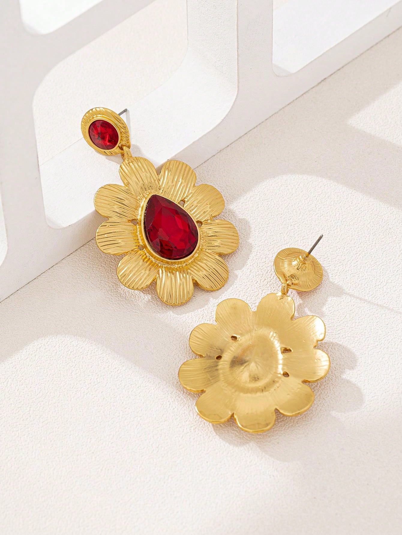 1pair Retro Medieval Palace Style Zinc Alloy Flower Shaped Dangle Earrings For Women - Seen Mai