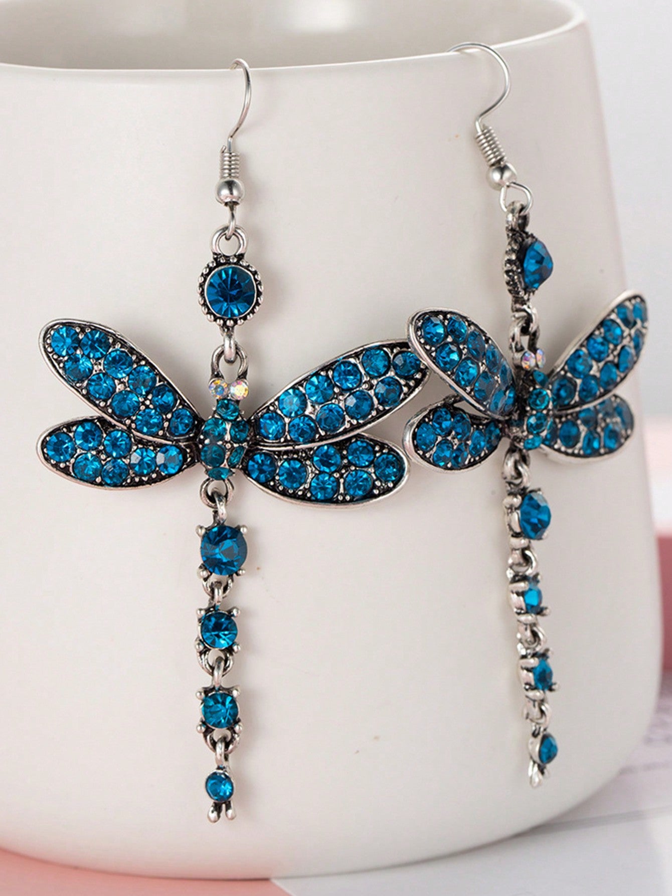 SEENMAI 2pcs Vintage Butterfly Shaped Long Dangle Earrings