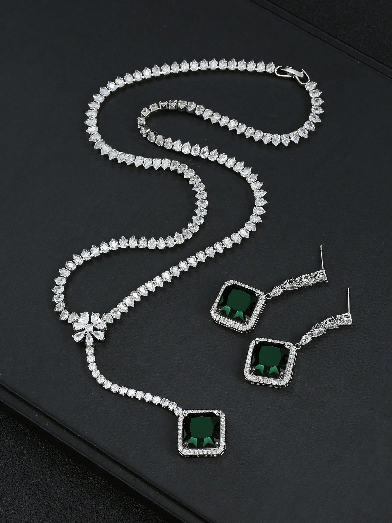 1set/3pcs Elegant Green Zirconia Necklace Earrings Set