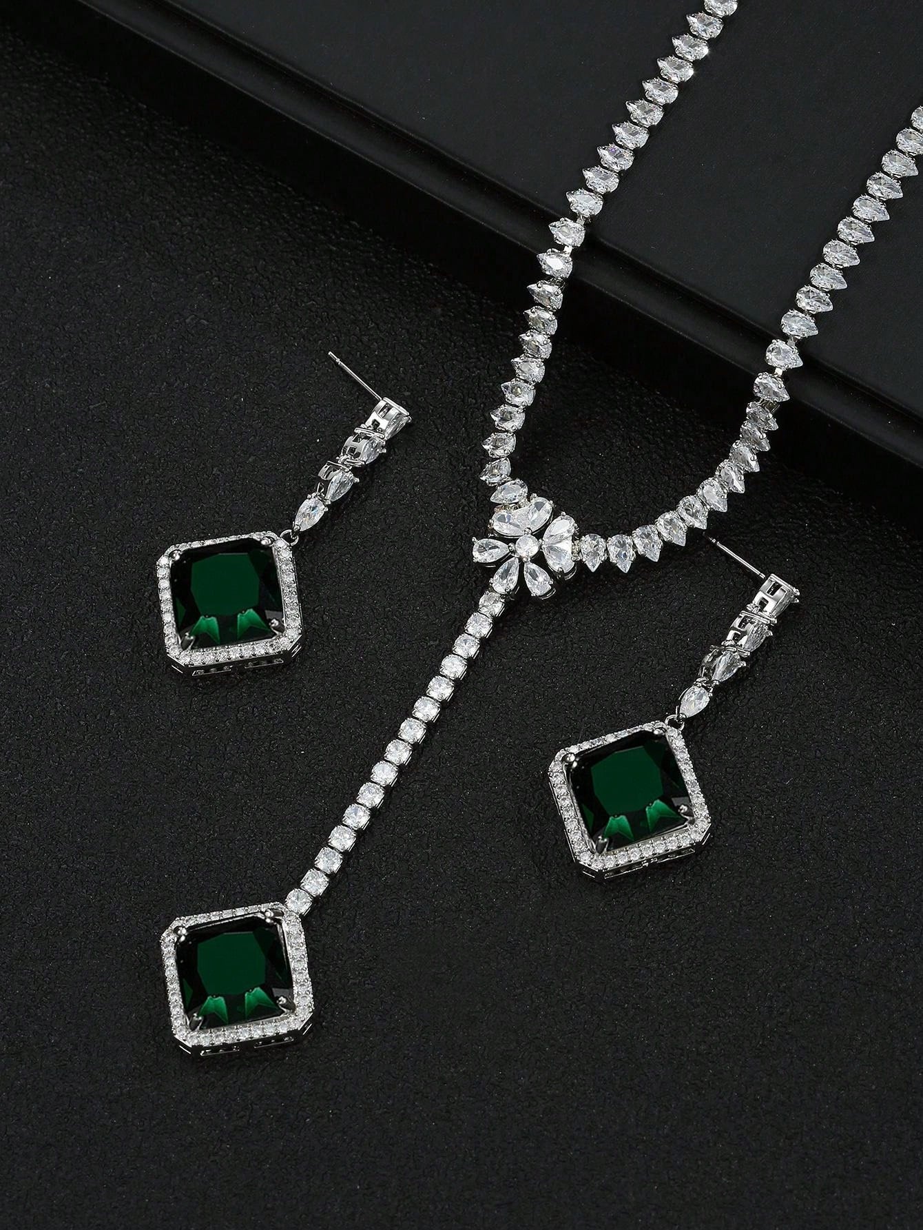 1set/3pcs Elegant Green Zirconia Necklace Earrings Set