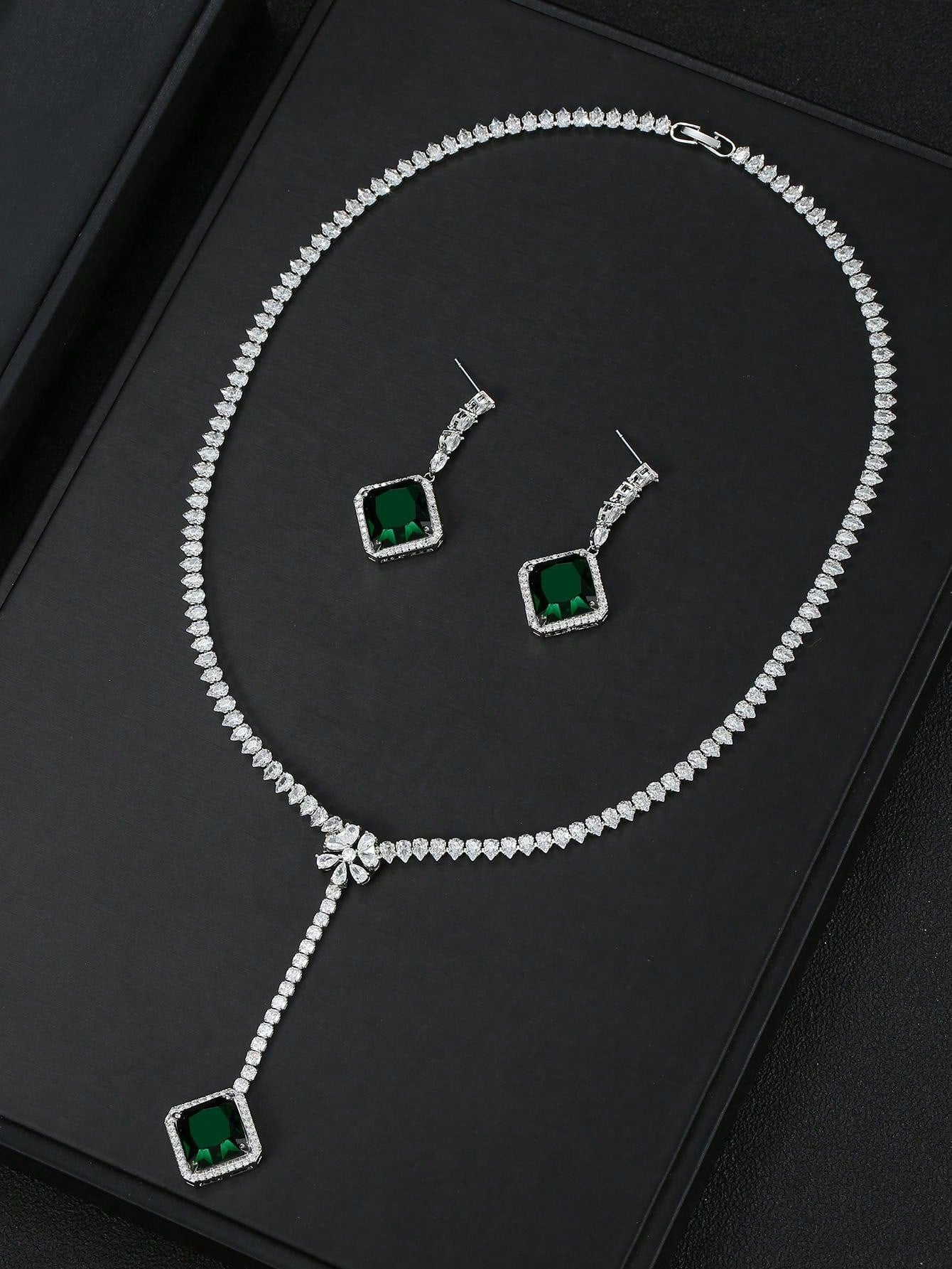 1set/3pcs Elegant Green Zirconia Necklace Earrings Set