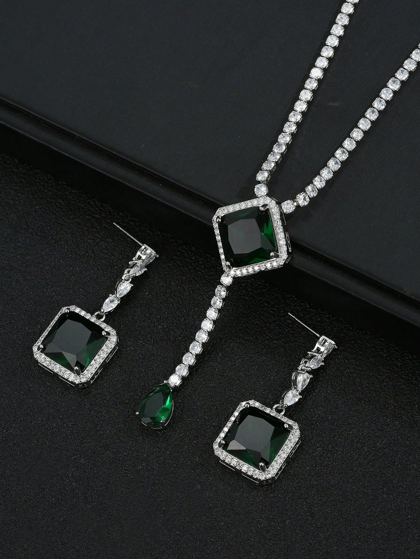 1set/3pcs Elegant Green Zirconia Necklace And Earrings Set