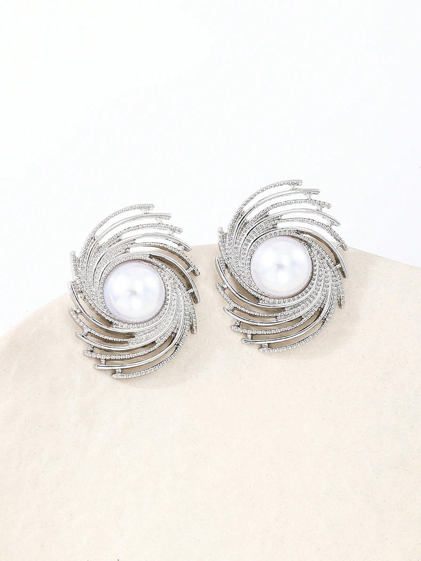 1pair Metallic Textured Women's Stud Earrings - Seen Mai