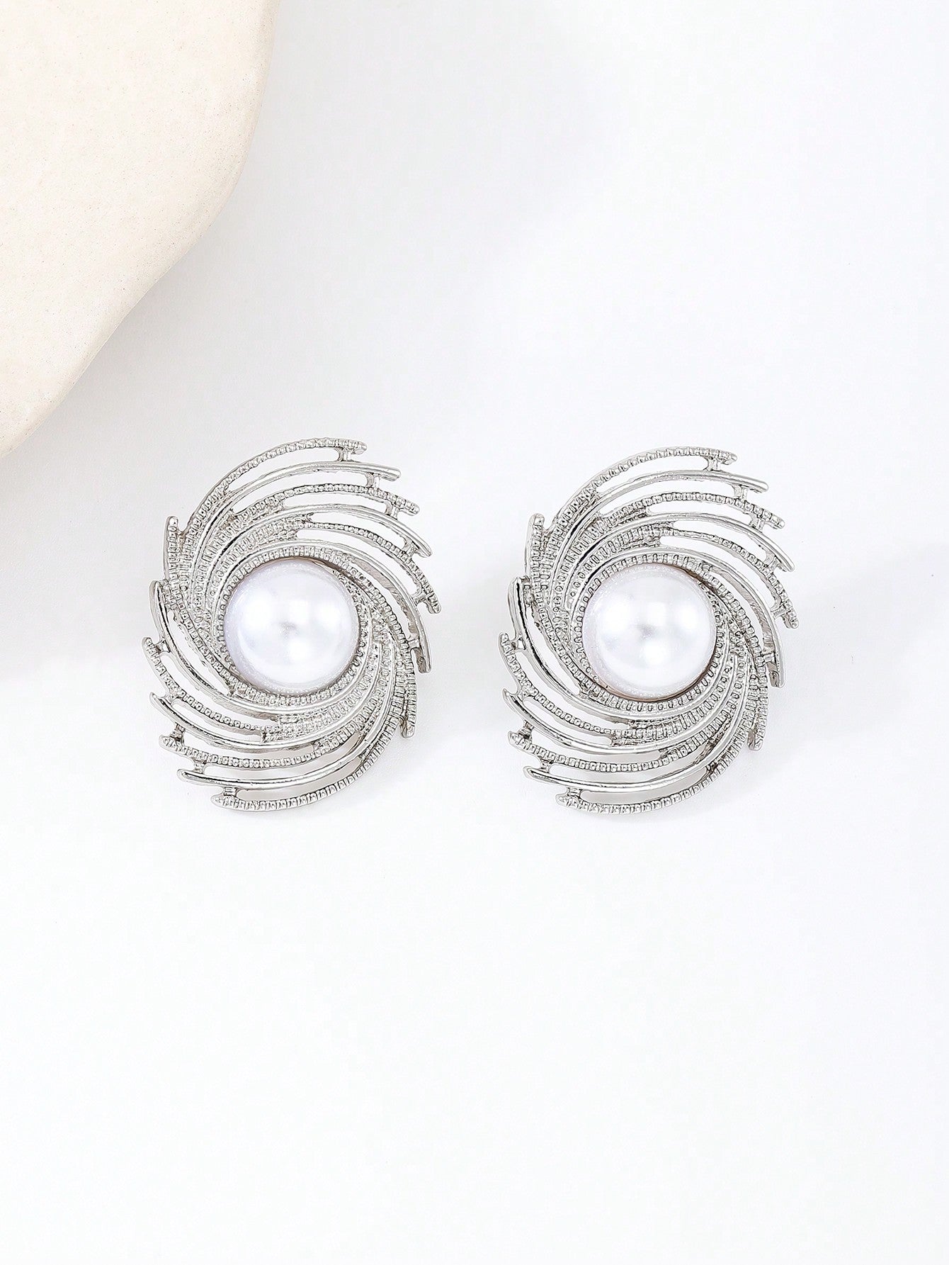 1pair Metallic Textured Women's Stud Earrings - Seen Mai