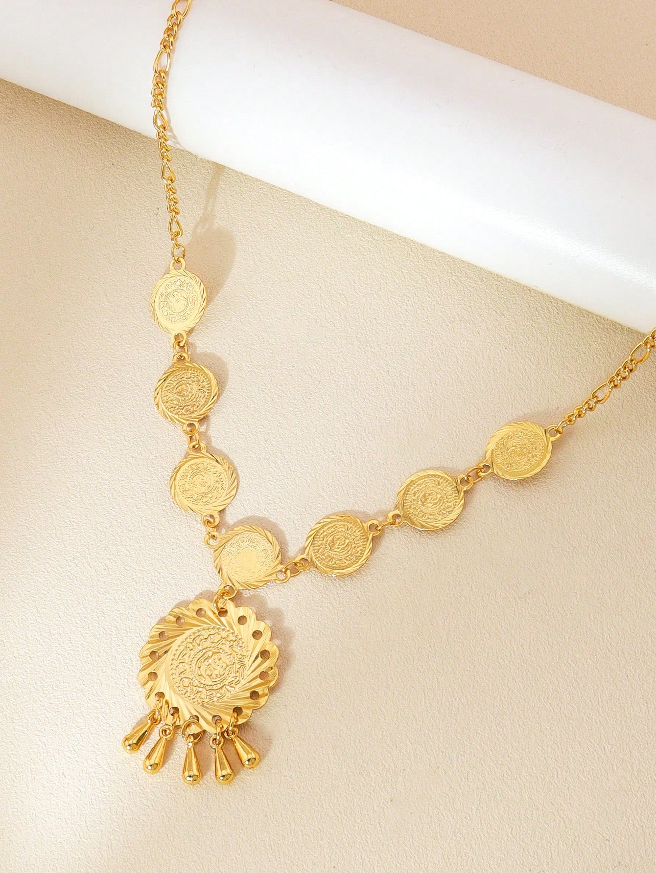 1pc Vintage Gold Textured Coin Necklace Round Pendant Necklace Copper Jewelry Suitable For Ladies Everyday Party Banquet Bride Wedding - Seen Mai