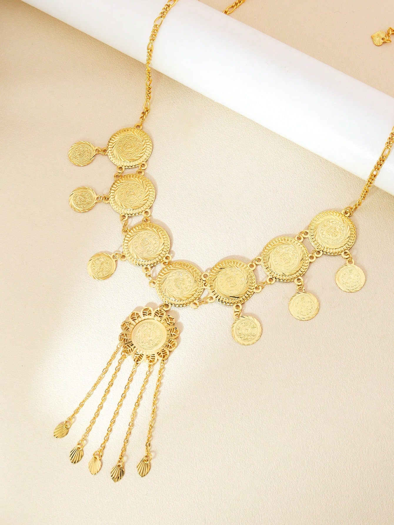 1pc Vintage Gold Textured Coin Necklace Round Pendant Necklace Copper Jewelry Suitable For Ladies Everyday Party Banquet Bride Wedding - Seen Mai