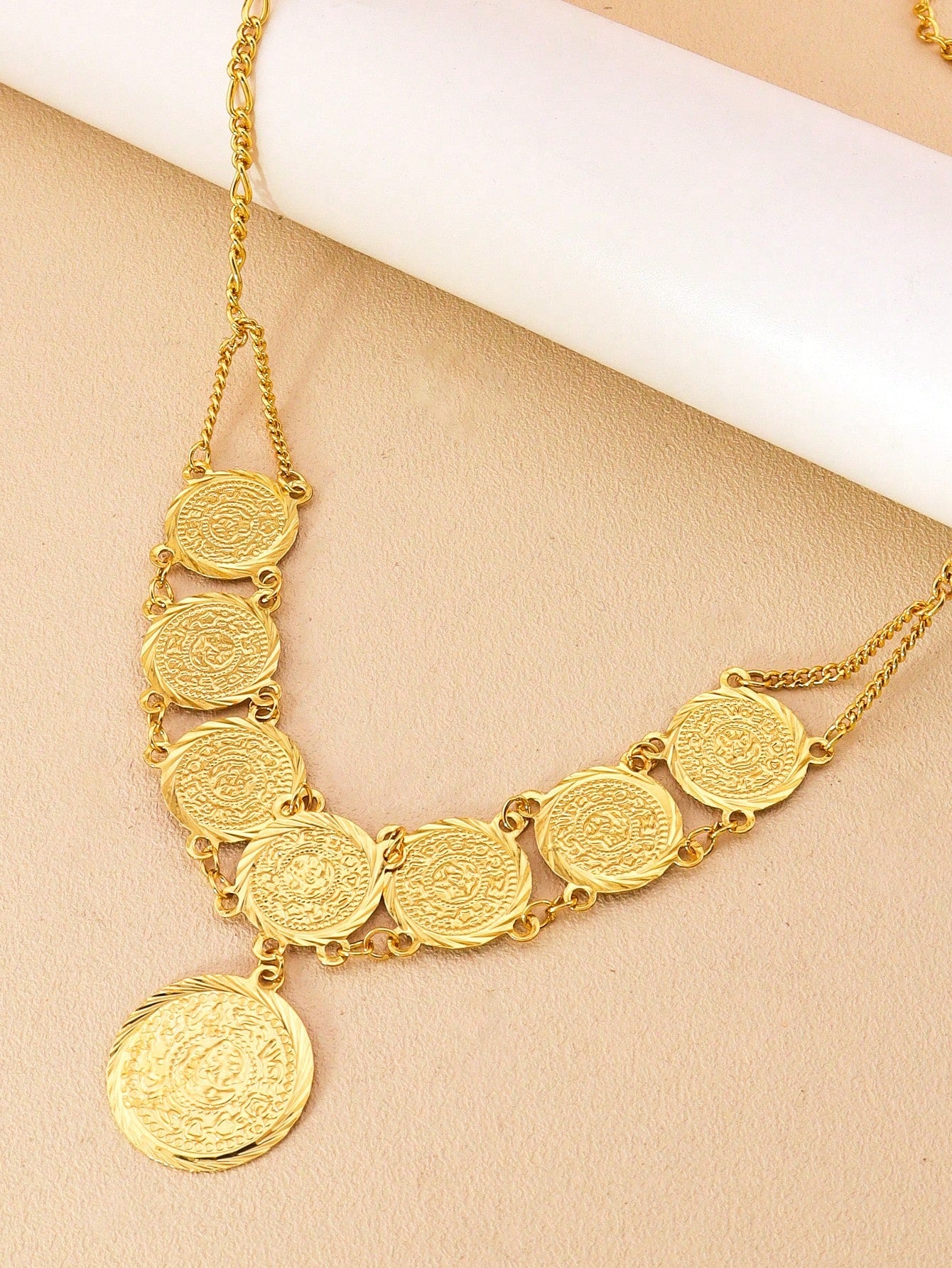 1pc Vintage Gold Textured Coin Necklace Round Pendant Necklace Copper Jewelry Suitable For Ladies Everyday Party Banquet Bride Wedding - Seen Mai