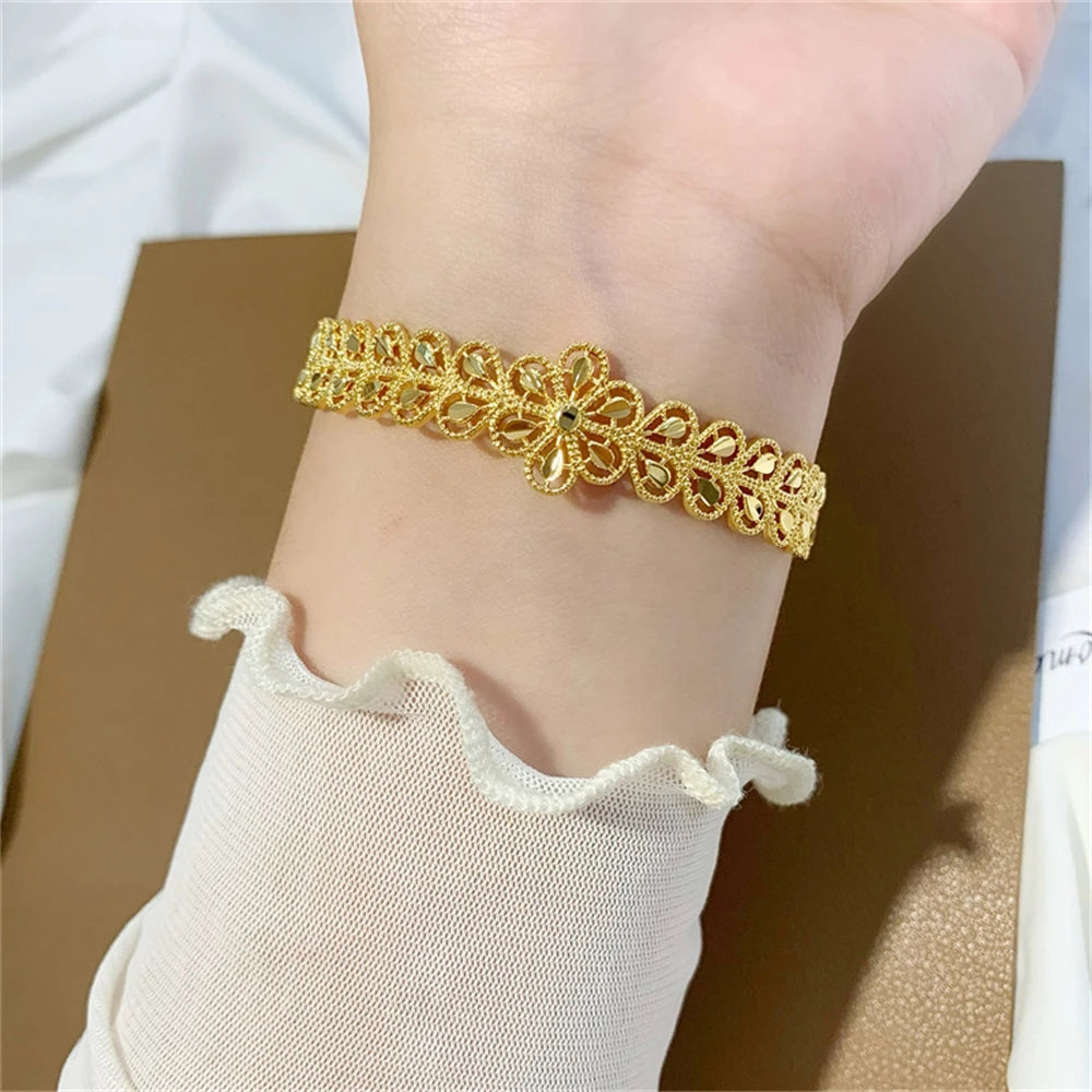 Women's Hand Bracelets Gold Plated Exquisite Leaf Wide Cuff Bangles Wristband Pulsera Wedding Jewelry Accessories Party Gifts