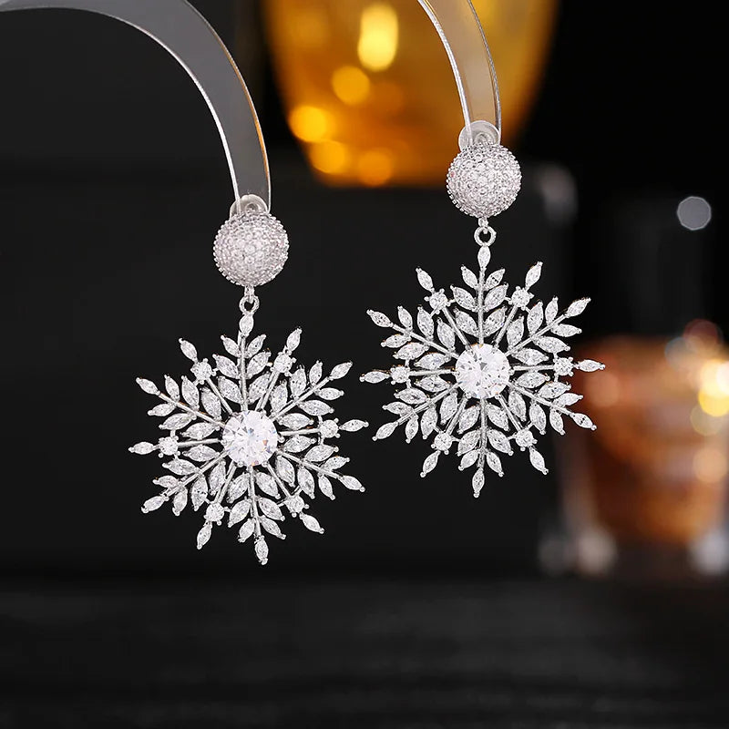 Bilincolor Luxurious High-grade Zircon Inlaid Christmas Snowflake Earrings  for Wedding or Party