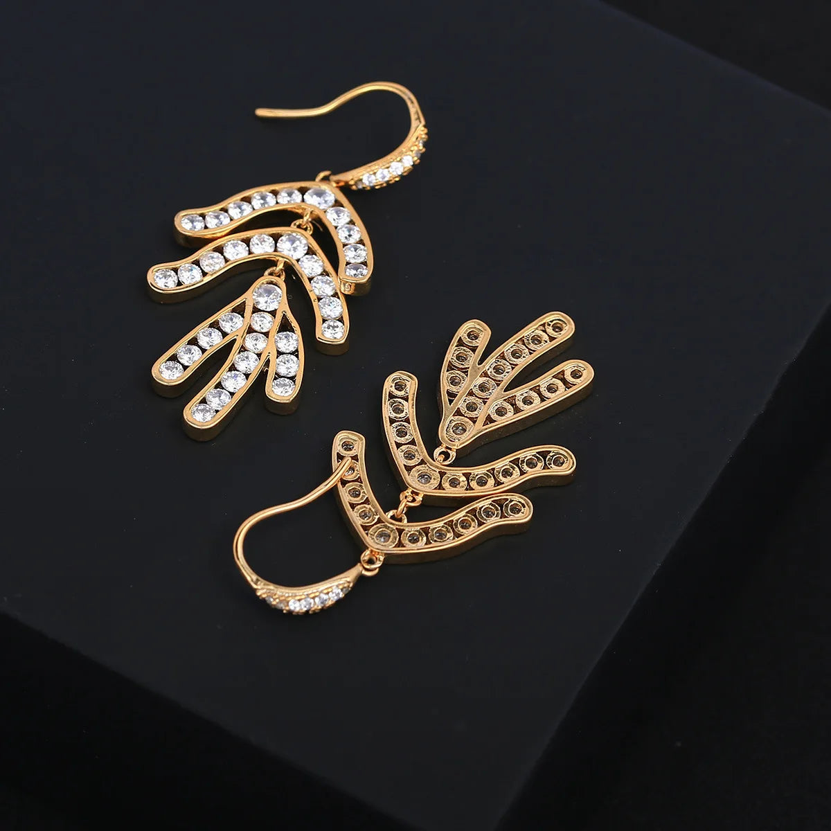 Luxury and Fashionable  Zircon Leaf Shaped Earrings For Women or Girls'  Christmas Gift