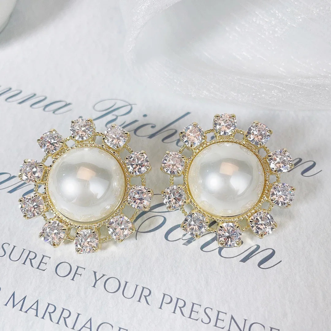 Bilincolor Light Luxury and Elegant Zircon Shell Pearl Earrings  for Women