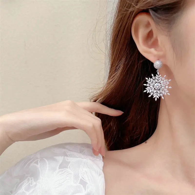 Bilincolor Luxurious High-grade Zircon Inlaid Christmas Snowflake Earrings  for Wedding or Party