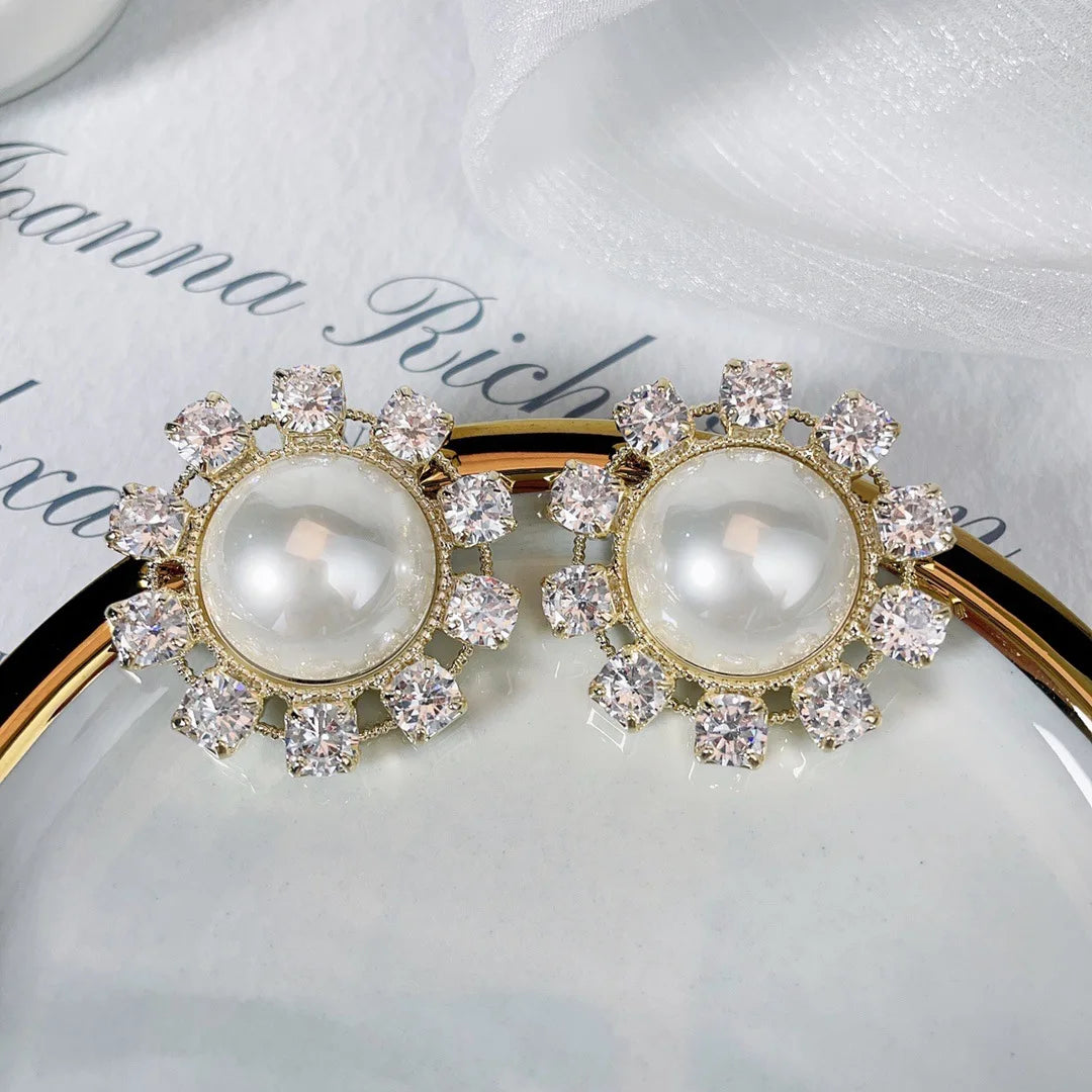 Bilincolor Light Luxury and Elegant Zircon Shell Pearl Earrings  for Women