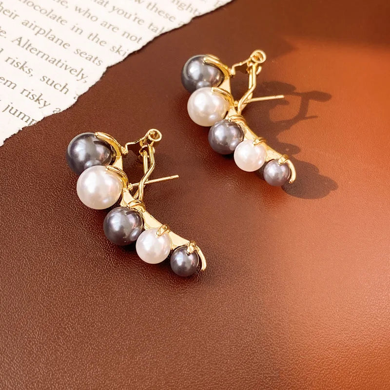 BilincolorBlack and White Sized Pearl Earrings For Women