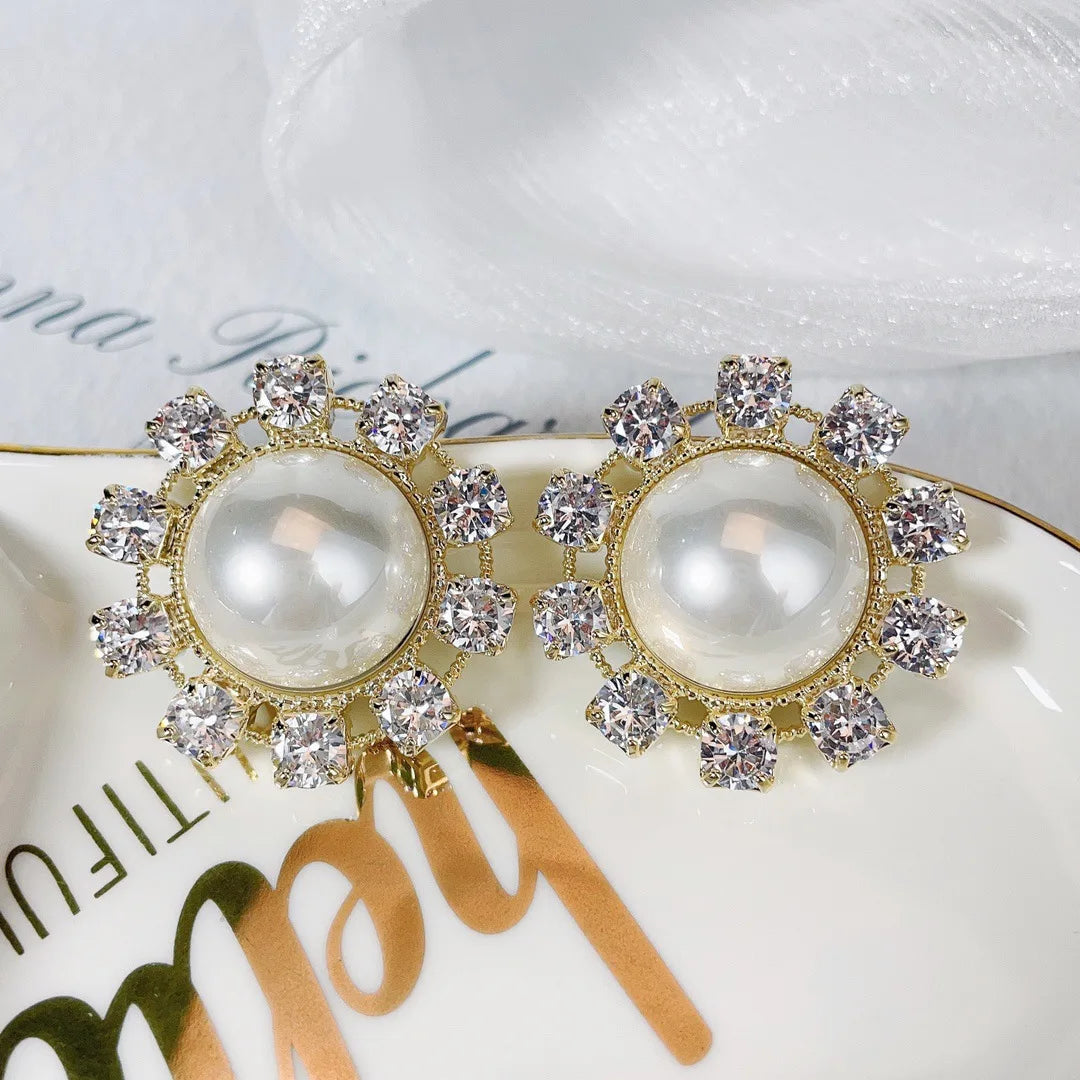 Bilincolor Light Luxury and Elegant Zircon Shell Pearl Earrings  for Women