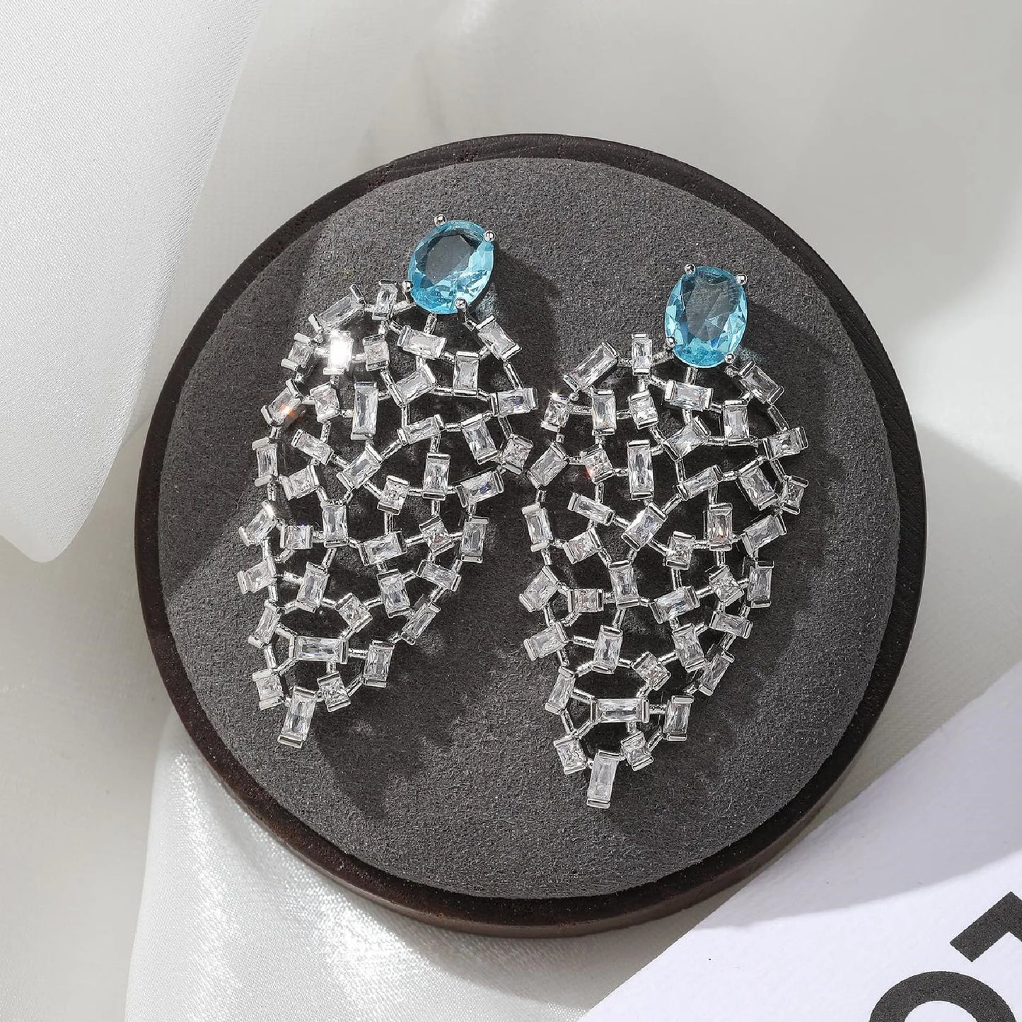 Bilincolor Designer's New Light Luxury Hollow Zircon Leaf Earrings for Women