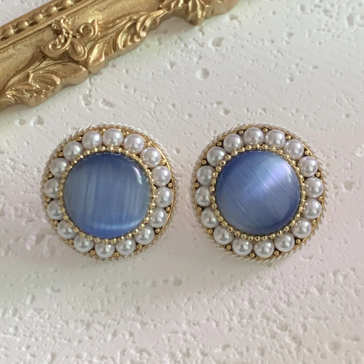 Luxury  Aristocratic Temperament Blue Cat's Eye Retro Pearl Circle Earrings for Women for Gifts