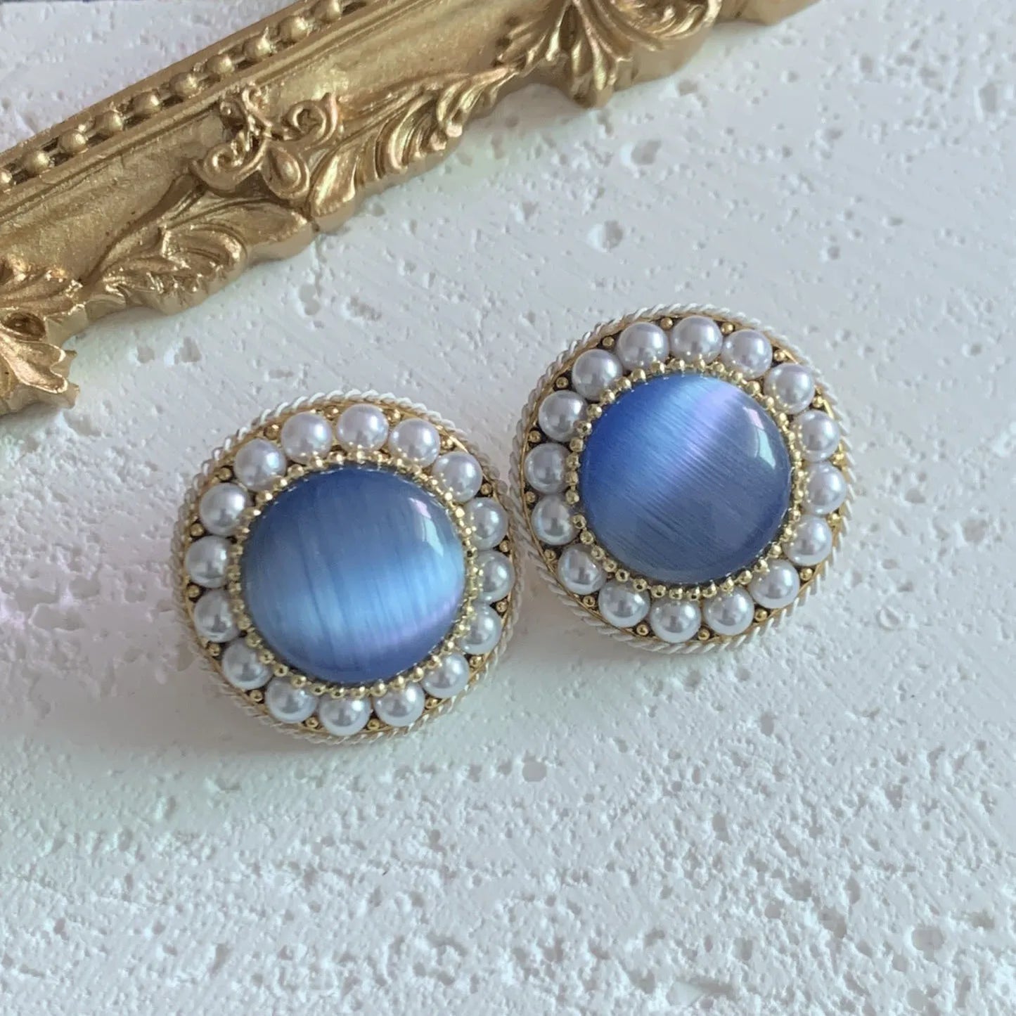 Luxury  Aristocratic Temperament Blue Cat's Eye Retro Pearl Circle Earrings for Women for Gifts