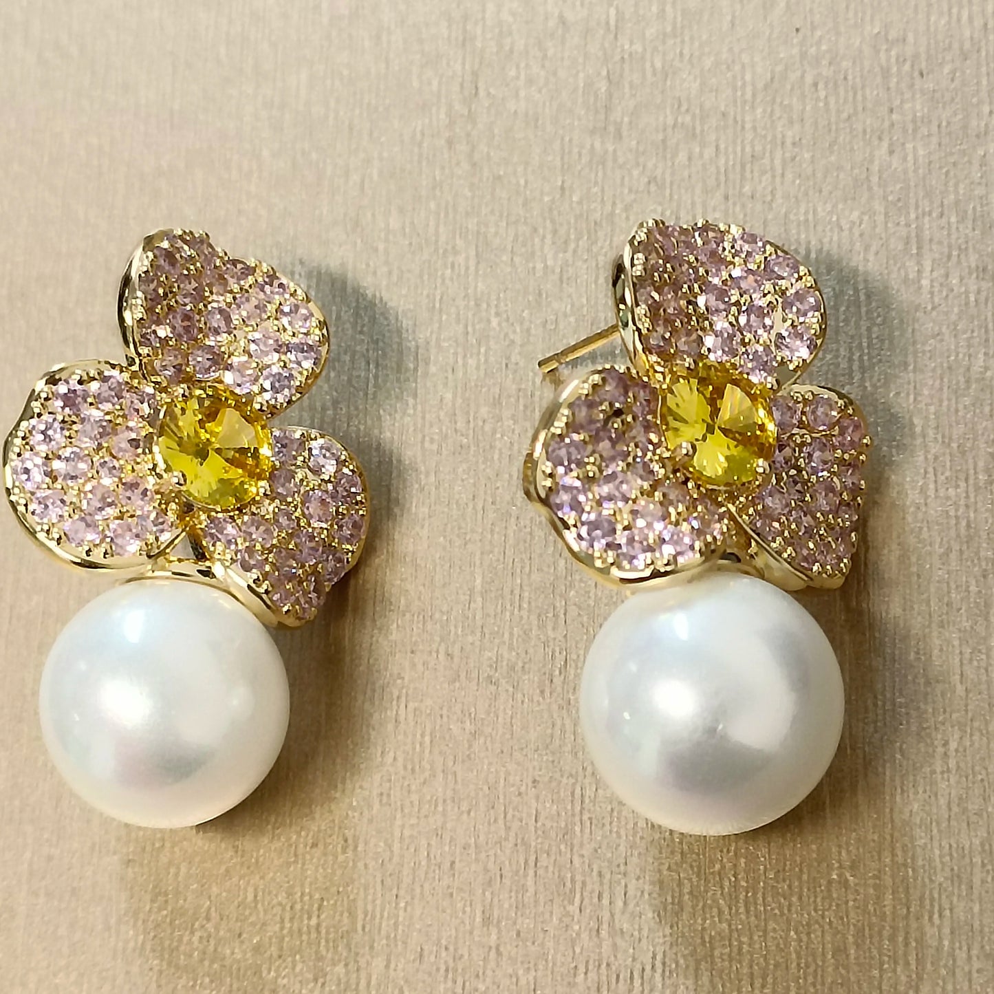 Bilincolor Light Luxury French Retro Elegant Temperament Flower Pearl Earrings for Wedding or Party