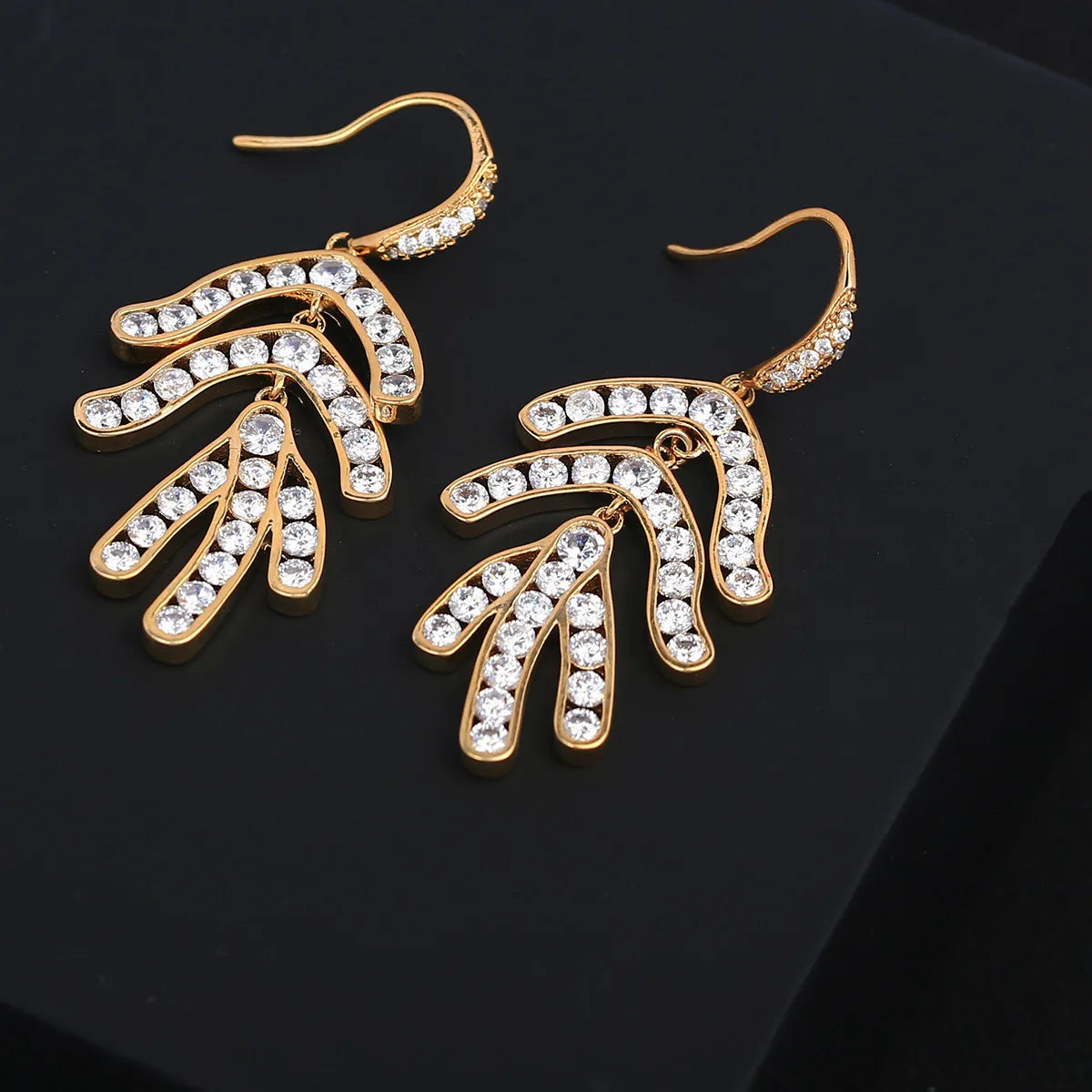 Luxury and Fashionable  Zircon Leaf Shaped Earrings For Women or Girls'  Christmas Gift