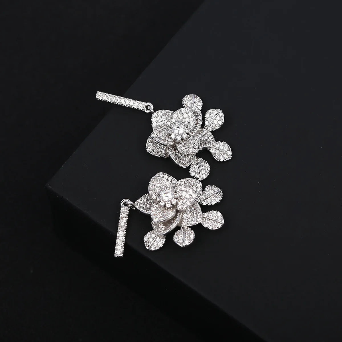 Bilincolor Luxury Zircon Three-dimensional Flower Earrings  for Christmas "Gift